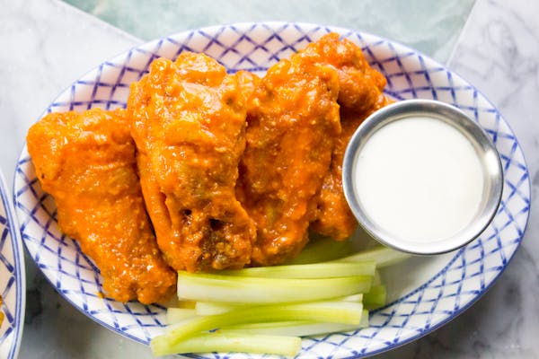 Wrigleyville bar wings happy hour special