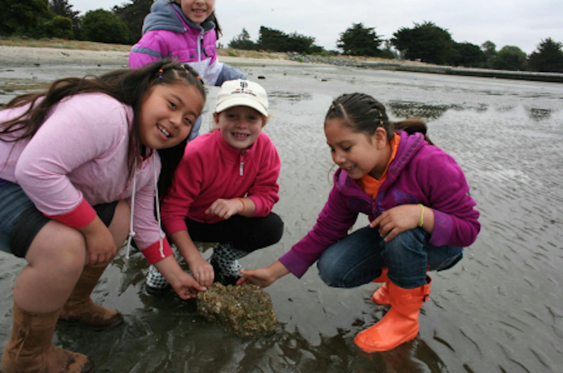 Marshall Elementary kids participate in Ocean Month.