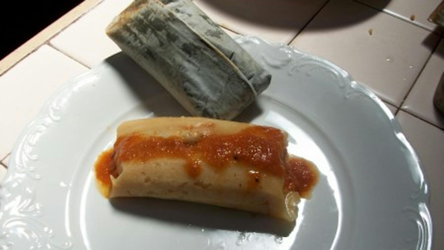 tamales with salsa
